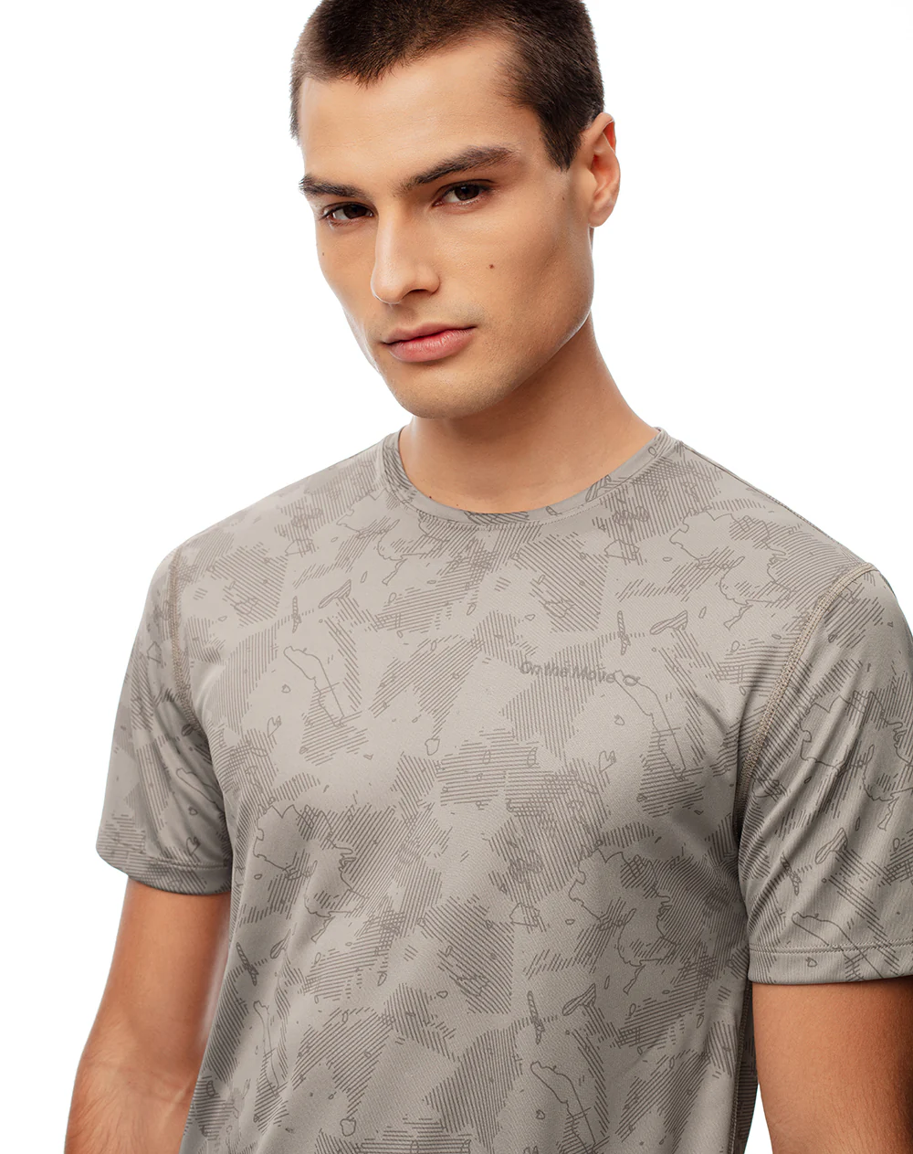 Camiseta deportiva control humedad café hombre - Image 4