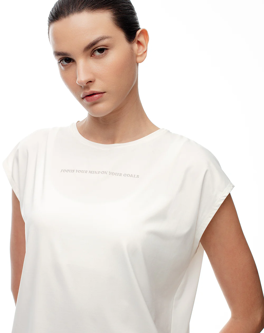 Camiseta deportiva secado rápido blanca mujer - Image 4
