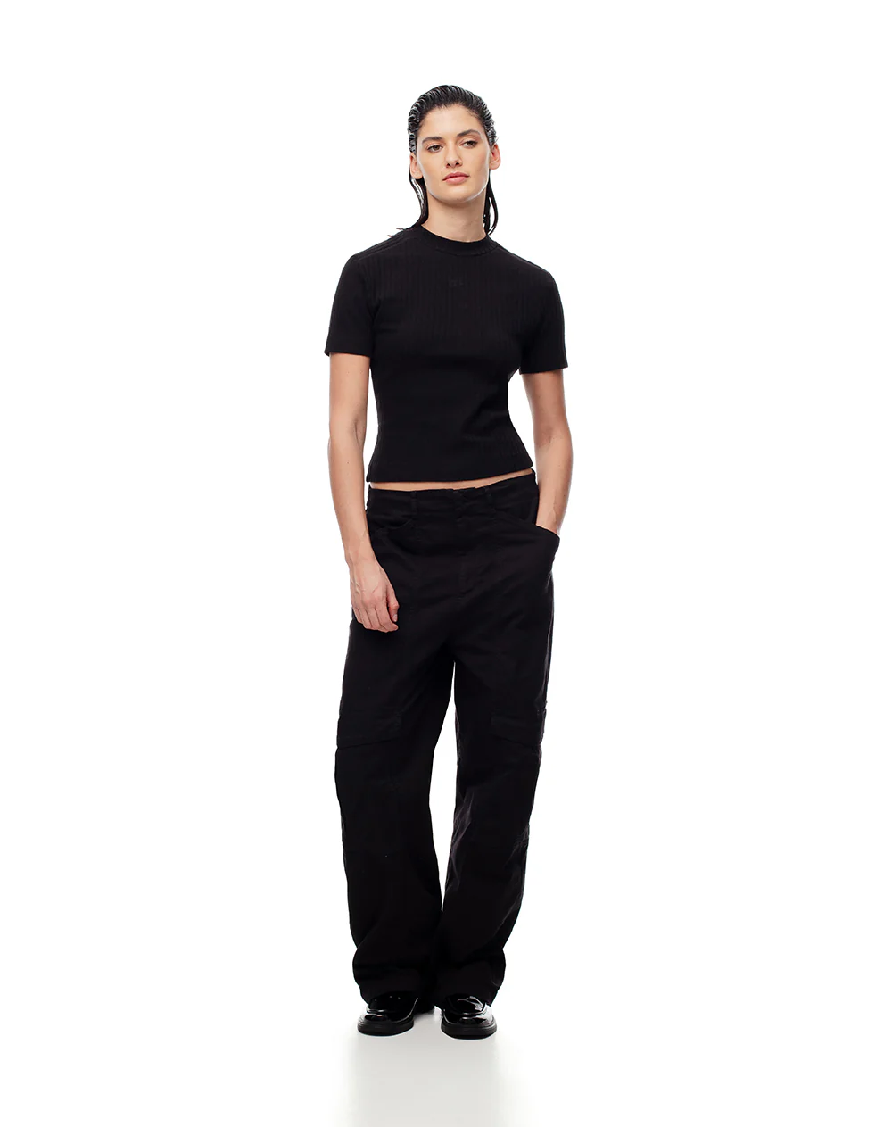 Camiseta crop slim algodón negra mujer - Image 4