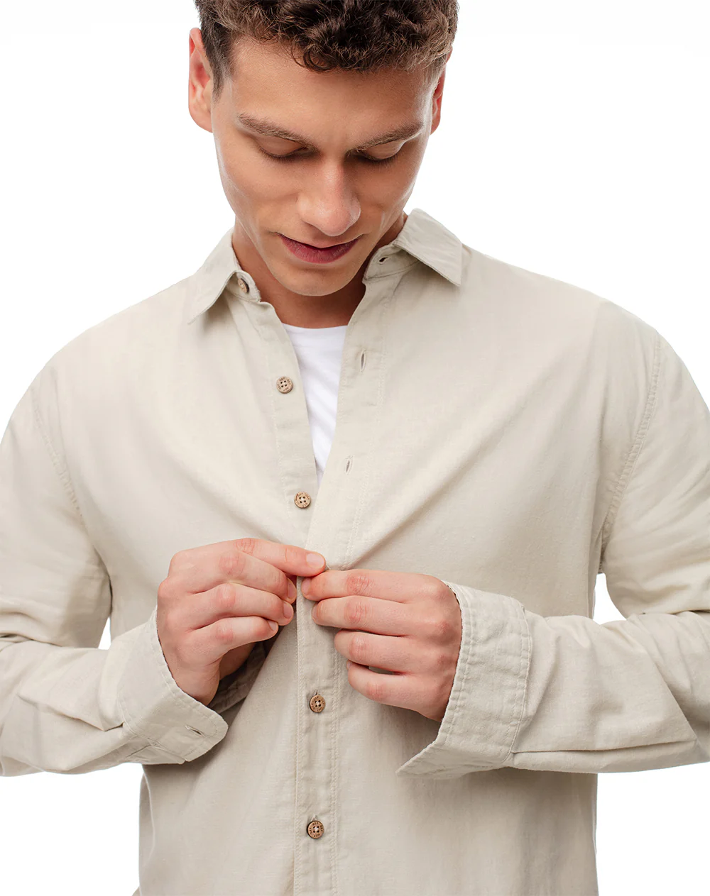 Camisa manga larga regular lino caqui hombre