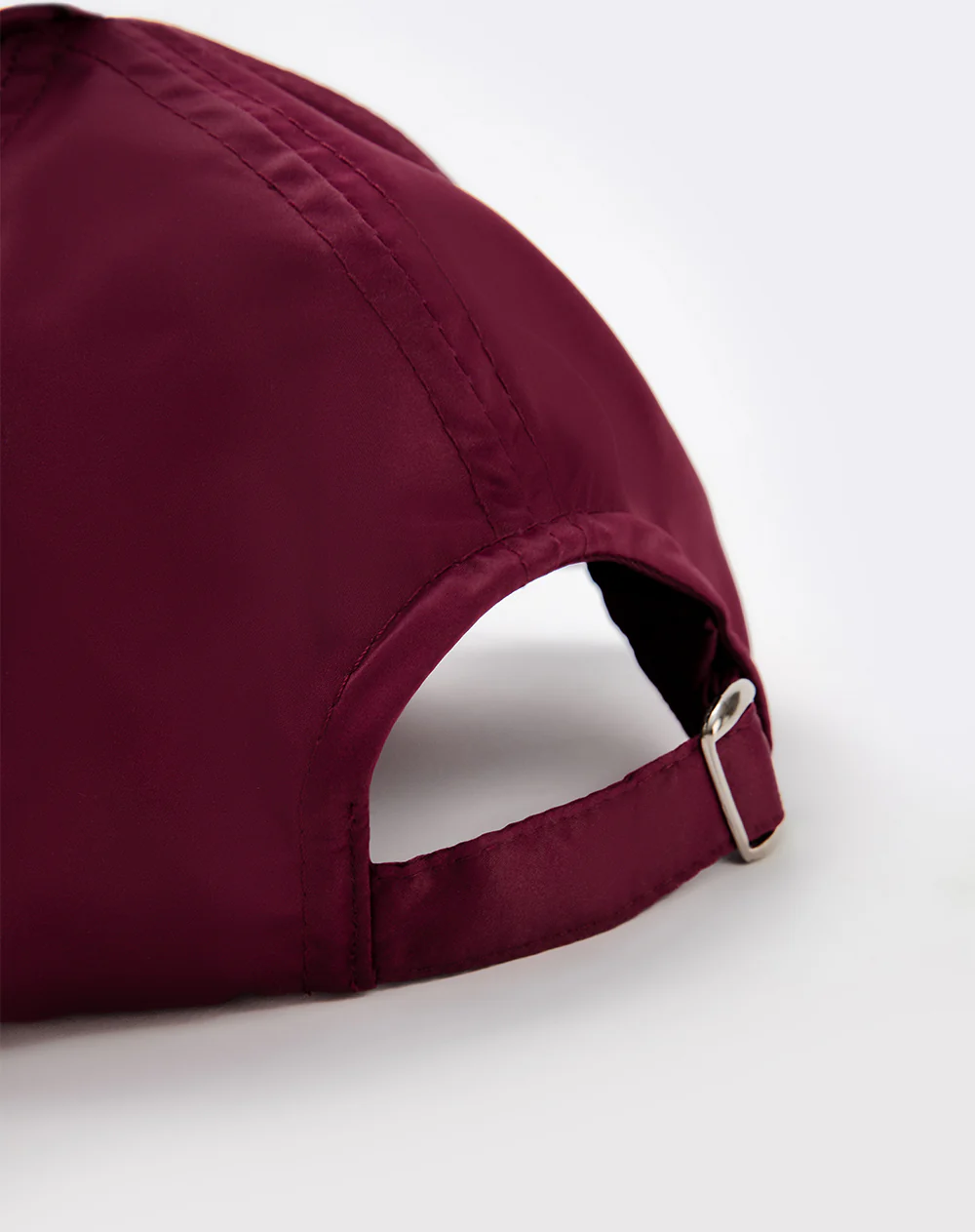 Gorra estampada vinotinto unisex - Image 3