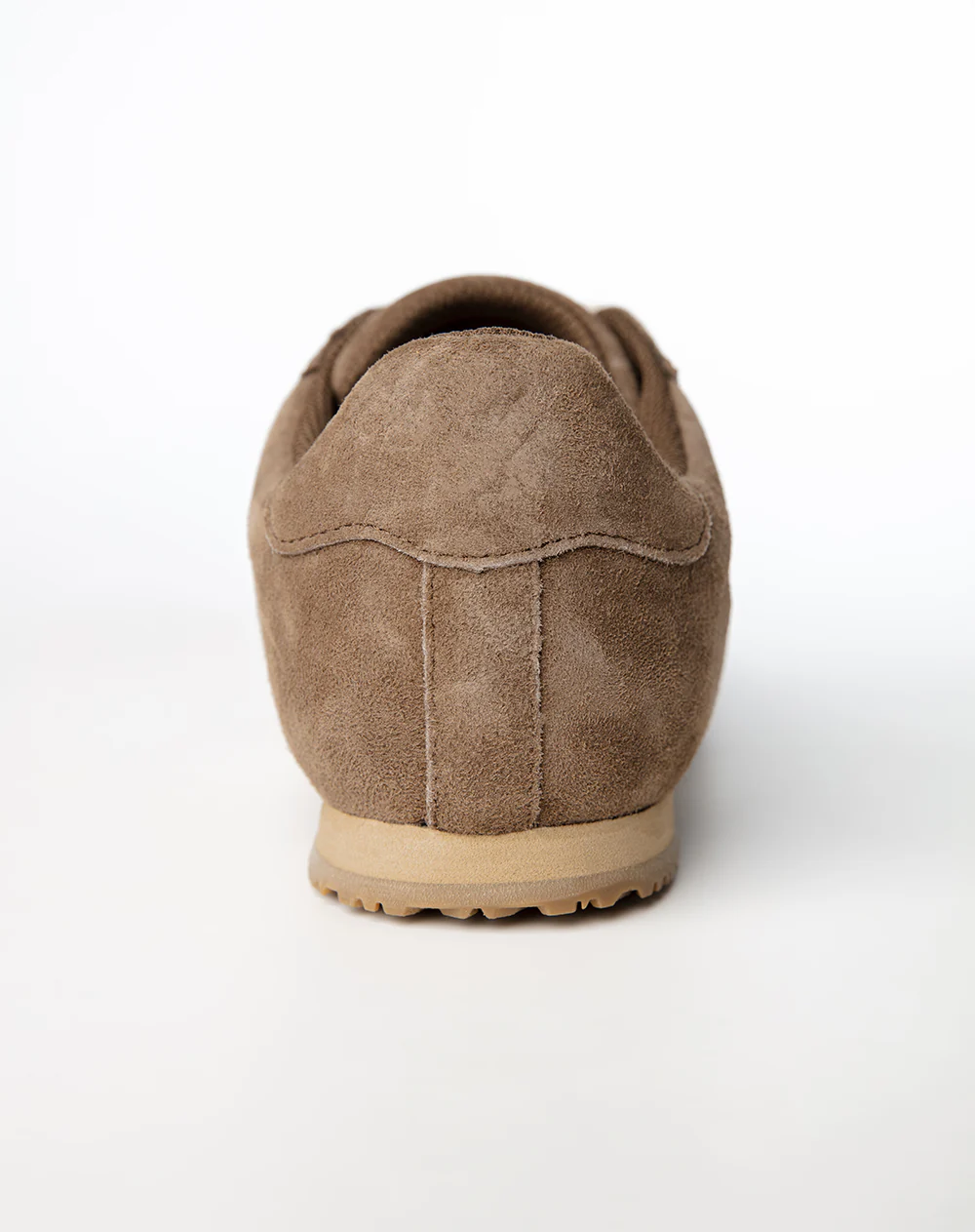 Tenis casuales cuero gamuza taupe mujer - Image 4
