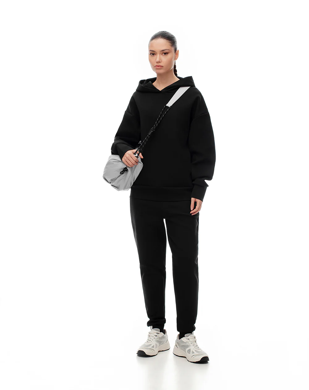 Buzo relax tipo hoddie negro mujer - Image 4