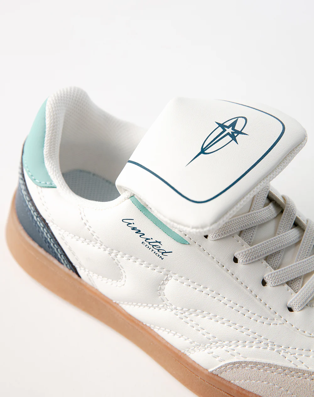 Tenis casuales blancos niño - Image 5
