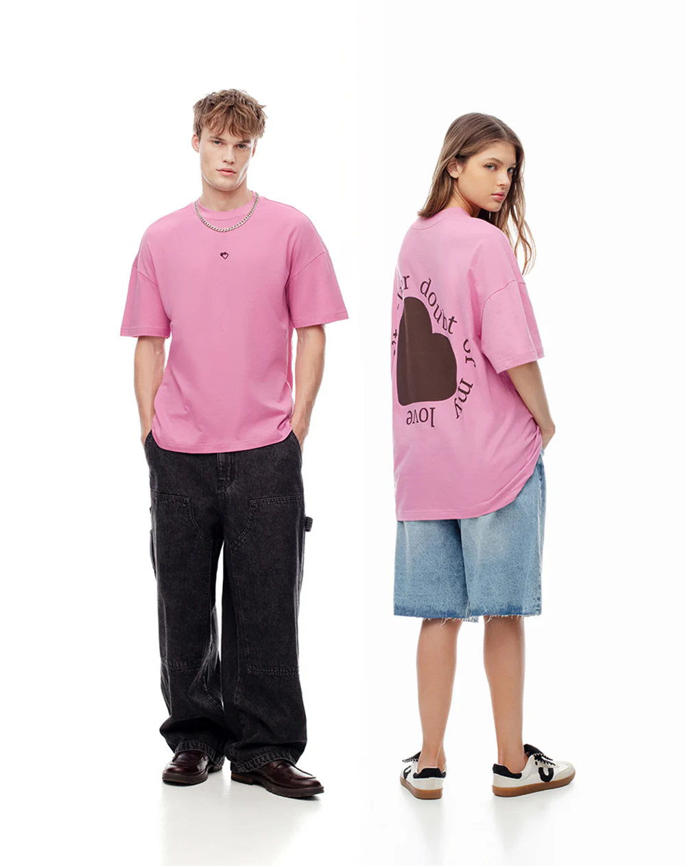 Camiseta regular algodón rosa estampada unisex