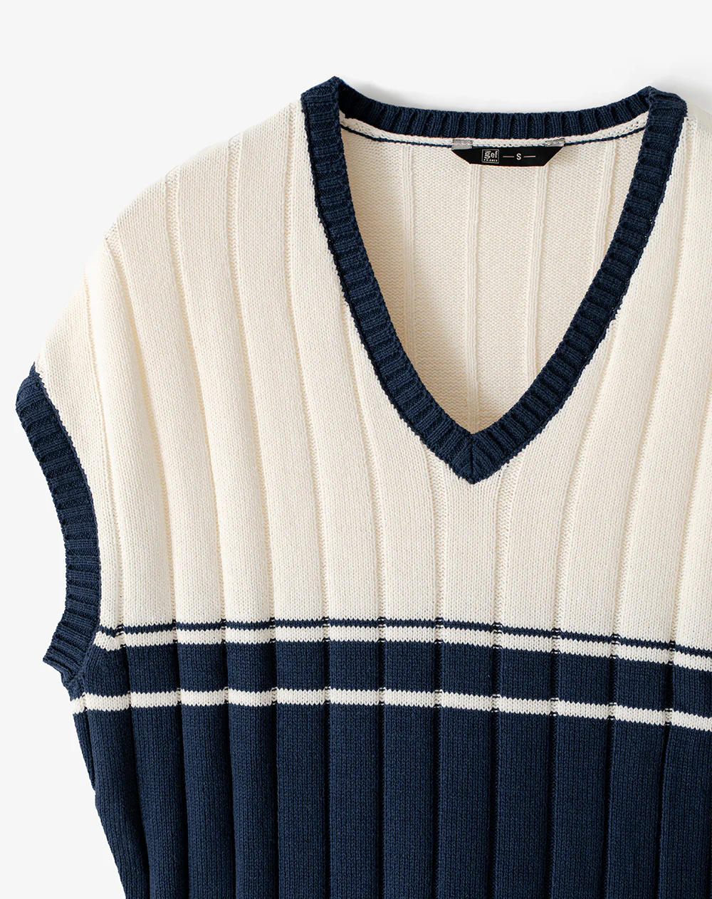 Chaleco tipo preppy tejido de punto crema mujer - Image 6