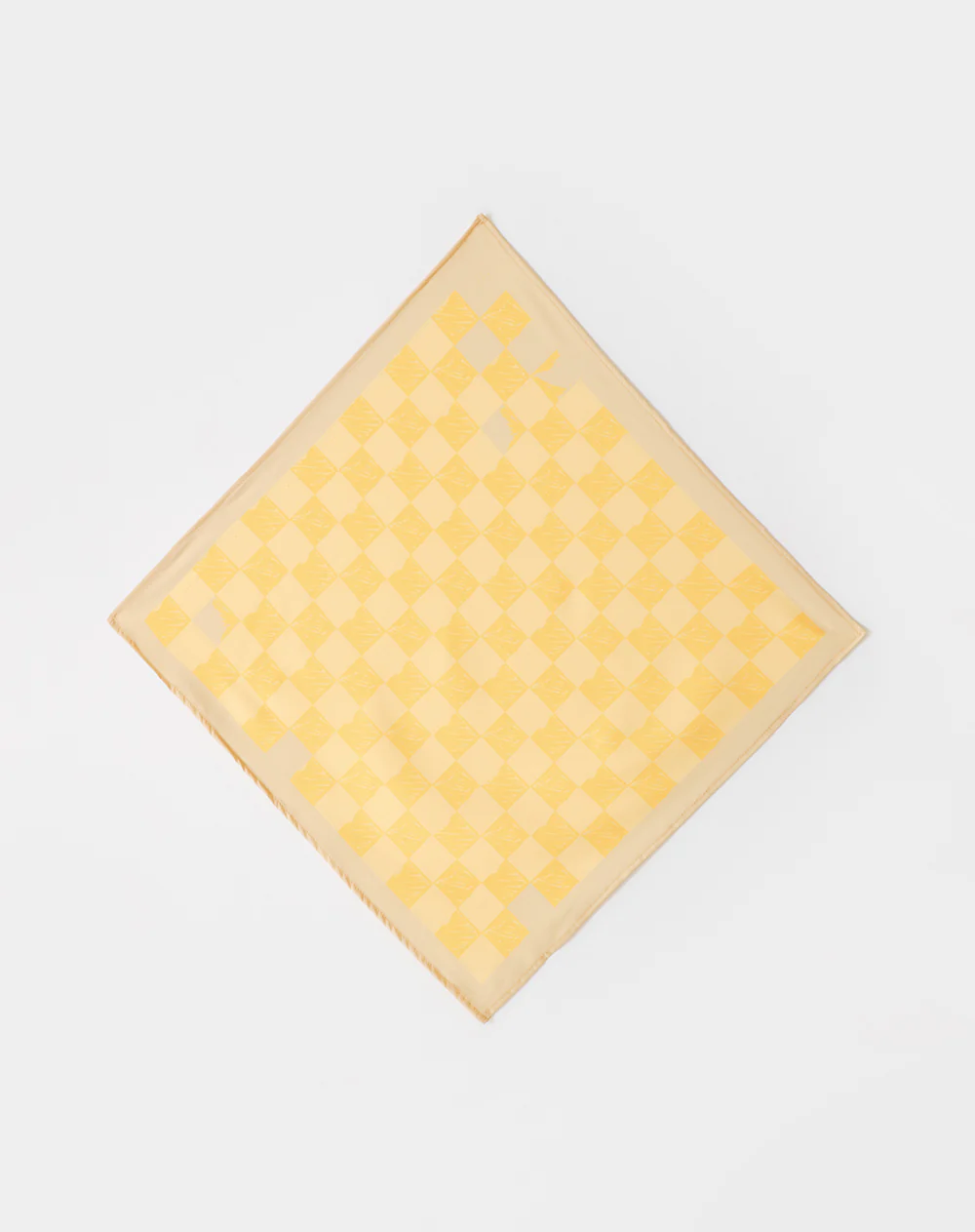 Pañuelo satinado amarillo estampado - Image 4